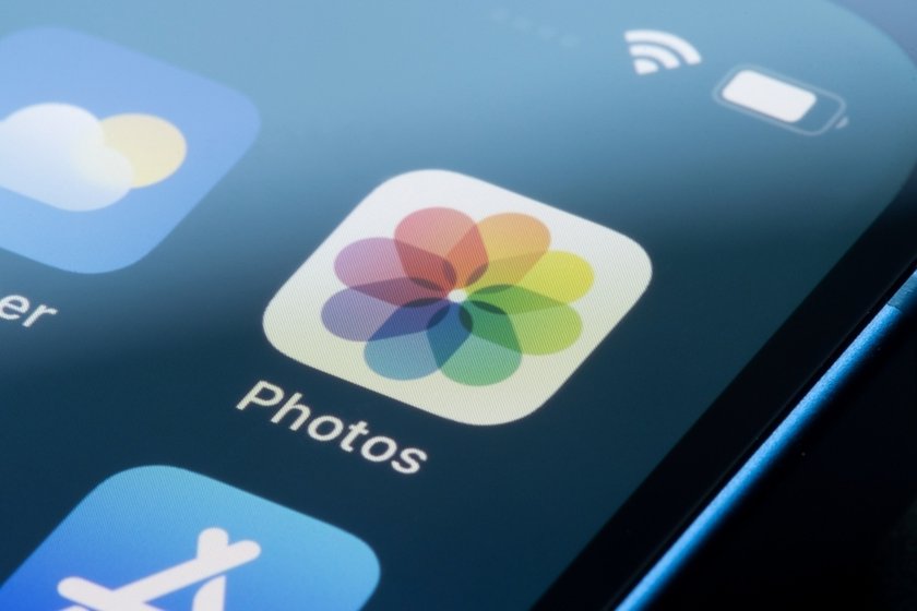 Close up of the iPhone Photos app icon | Skylum How-to