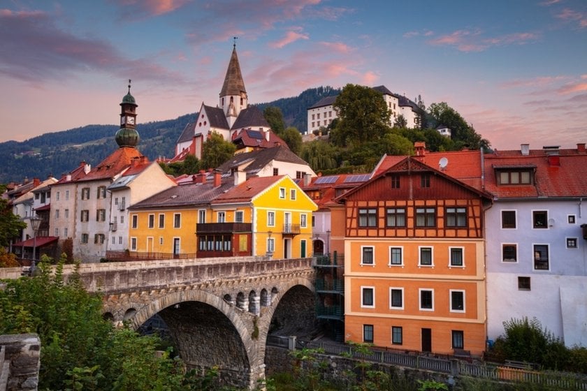 Cityscape with colorful houses | Skylum Blog