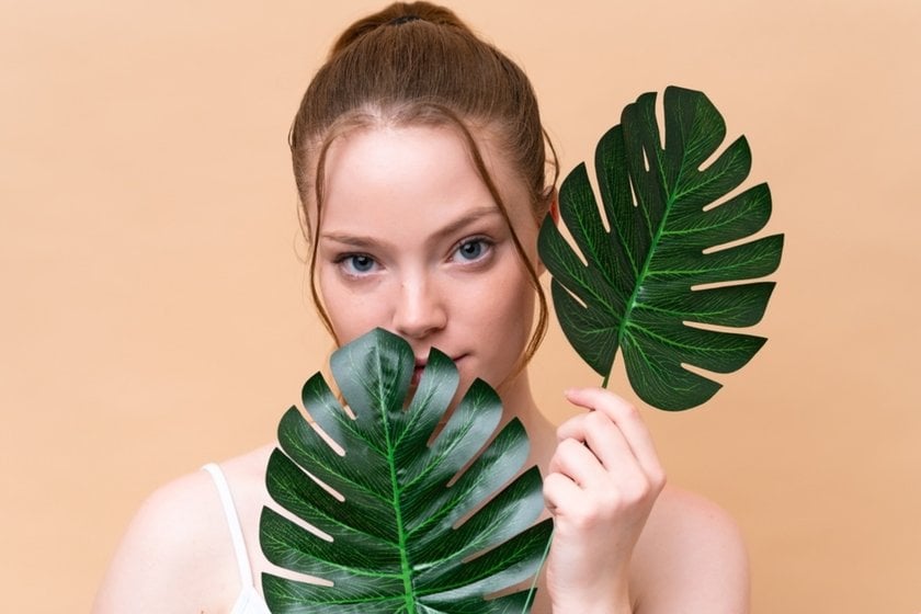 Portrait of a girl with leaves in her hands | Skylum Blog