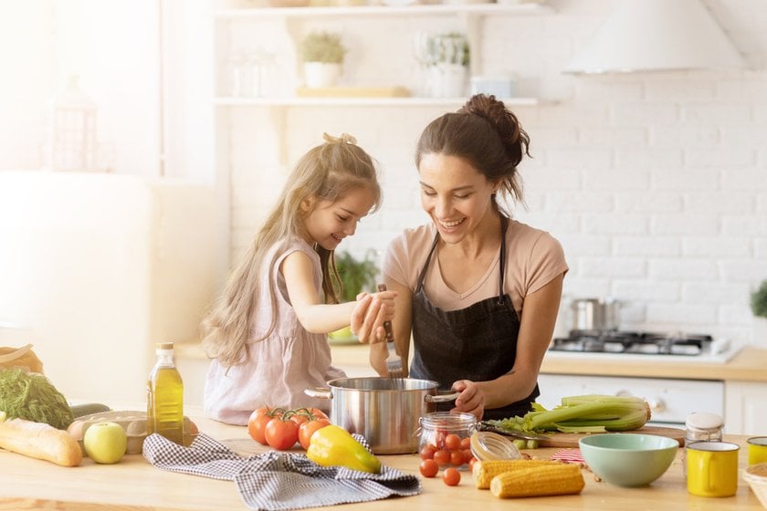 20 Sweet Mom and Daughter Photoshoot Ideas | Skylum Blog(2)