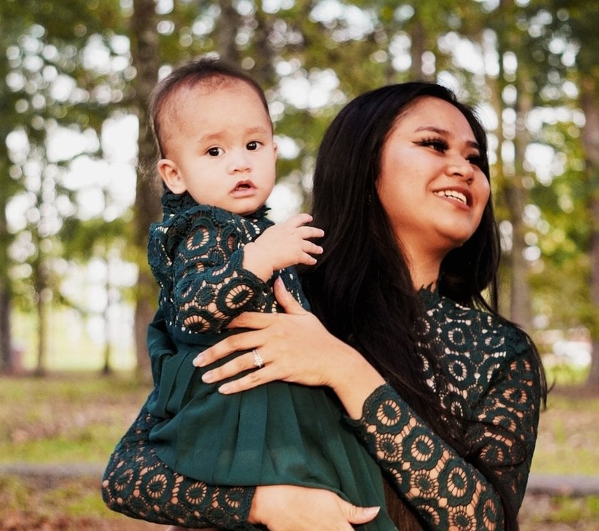 20 Sweet Mom and Daughter Photoshoot Ideas | Skylum Blog(7)