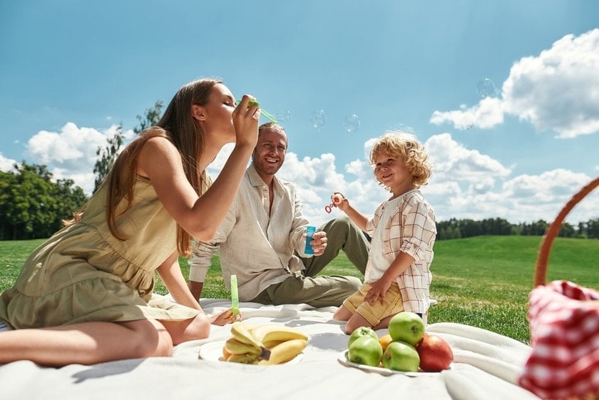 20 Sweet Mom and Daughter Photoshoot Ideas | Skylum Blog(9)