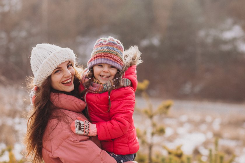 20 Sweet Mom and Daughter Photoshoot Ideas | Skylum Blog(13)