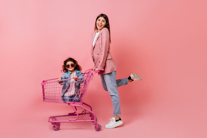 20 Sweet Mom and Daughter Photoshoot Ideas | Skylum Blog(14)