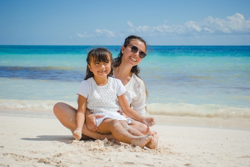 20 Sweet Mom and Daughter Photoshoot Ideas | Skylum Blog(20)