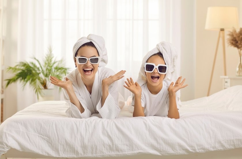 20 Sweet Mom and Daughter Photoshoot Ideas | Skylum Blog(20)