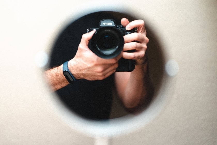 Tips and Ideas for Mirror Photography | Skylum Blog(2)
