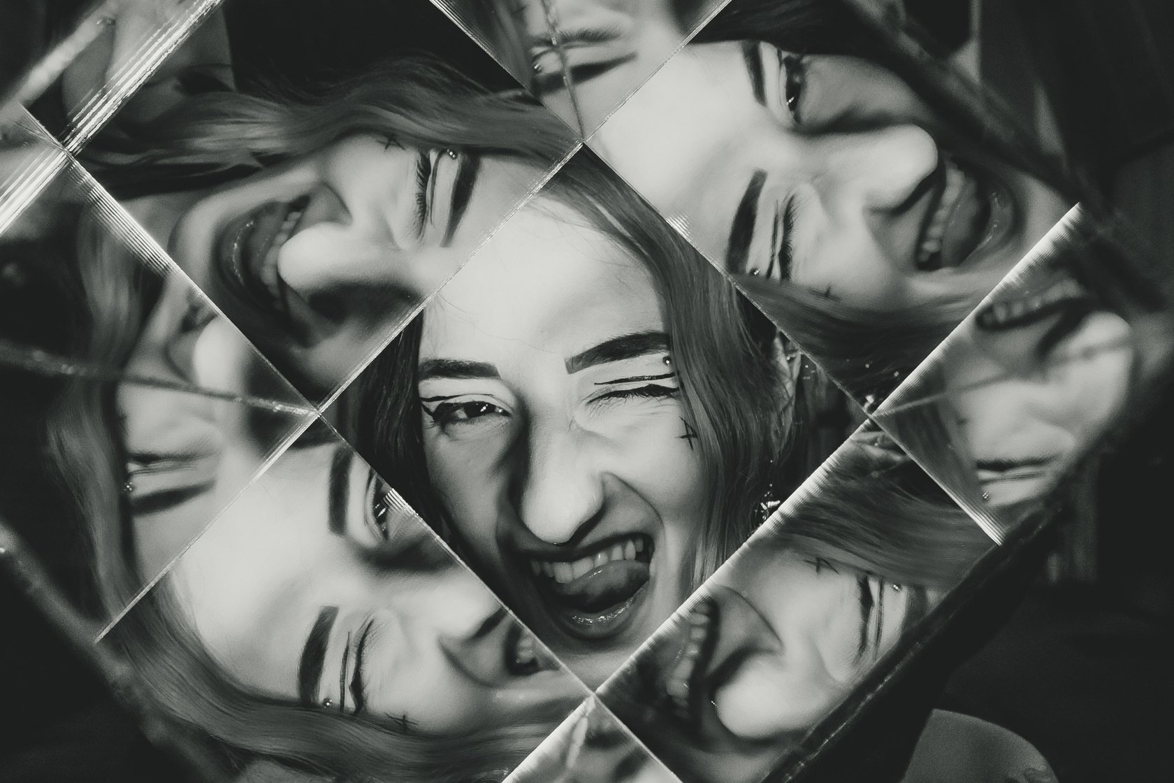 repeated reflection photography with mirrors
