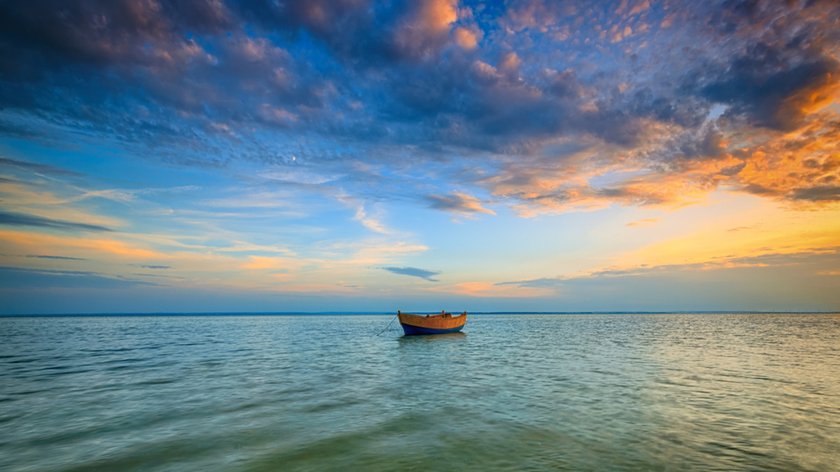 Photo of a boat at sea | Skylum Blog