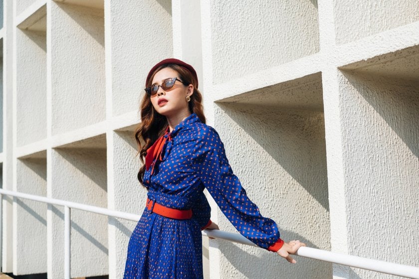 A girl near the wall | Skylum Blog