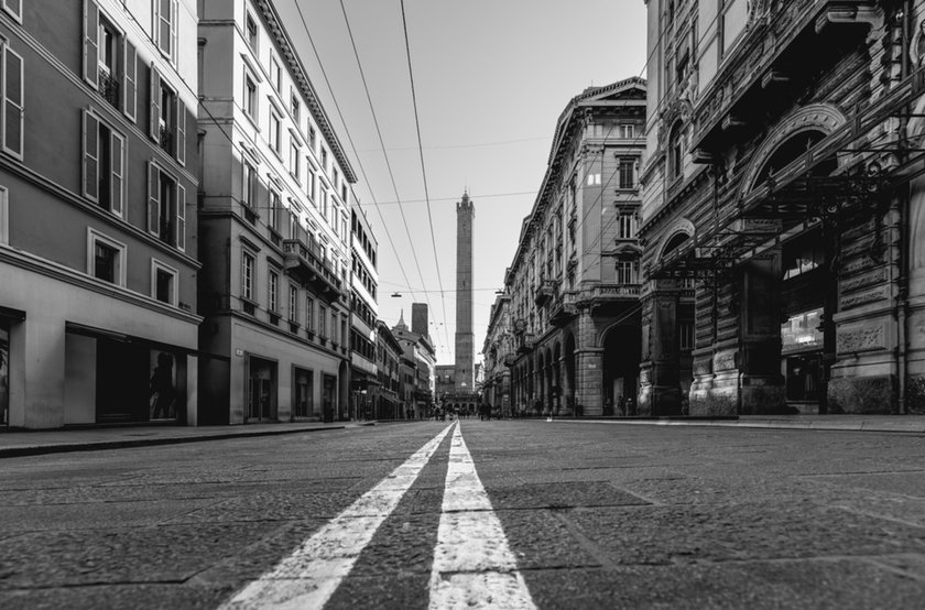 Photo of the street taken from below | Skylum Blog