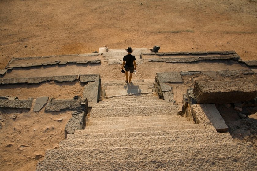 A man walks down the steps | Skylum Blog