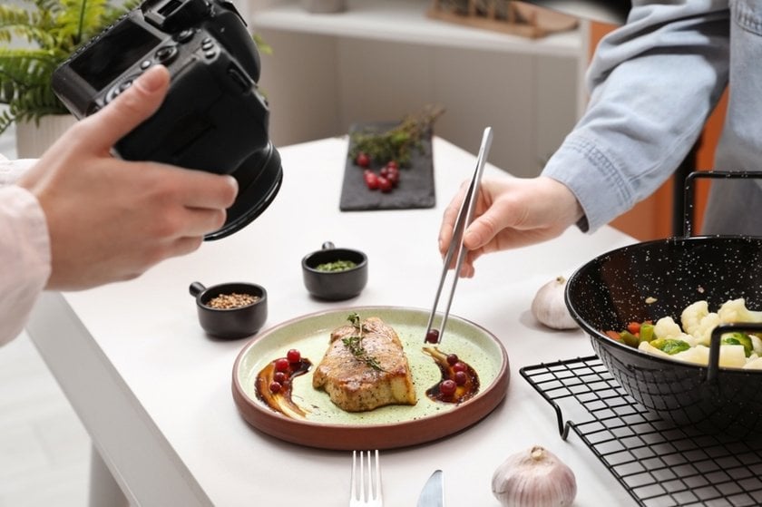 A photographer takes photos of food | Skylum Blog