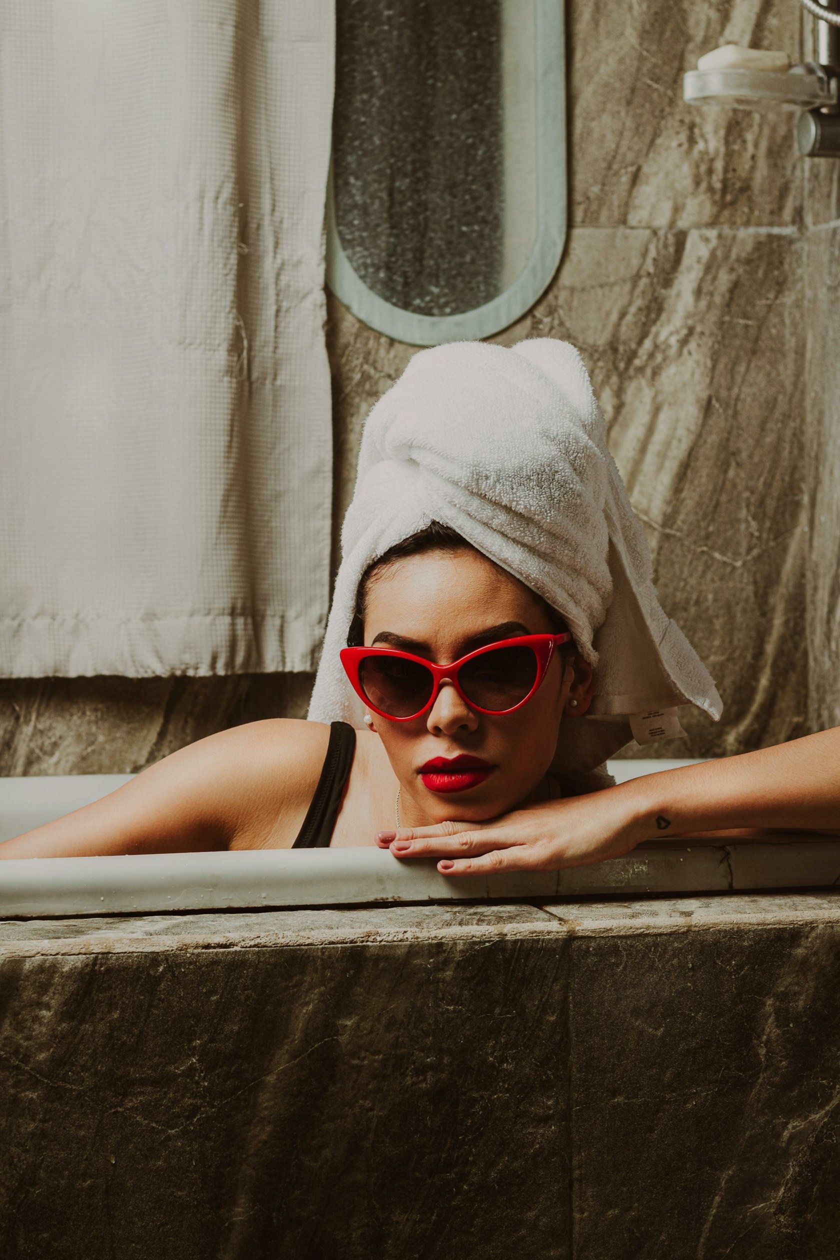 12 Best Bathtub Photoshoot Ideas For Stunning Photos | Skylum Blog