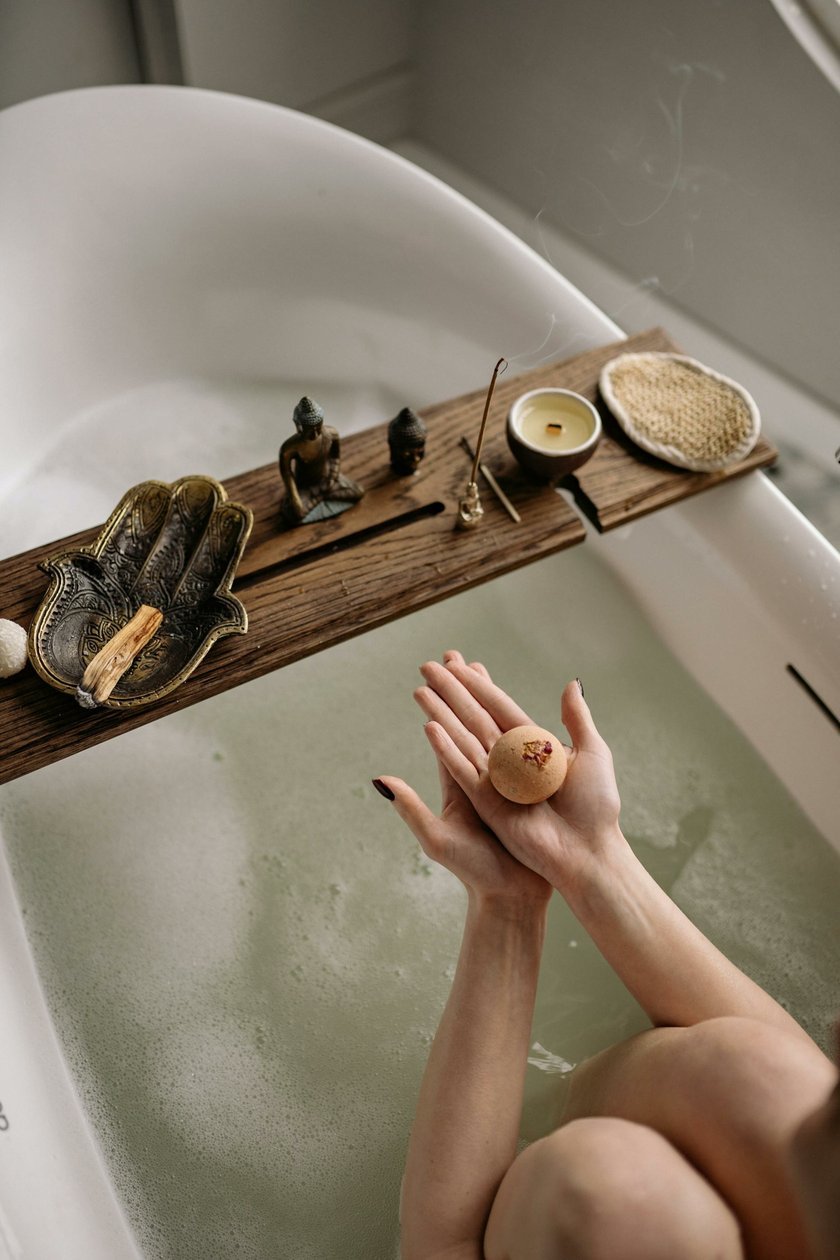 12 Best Bathtub Photoshoot Ideas For Stunning Photos | Skylum Blog(2)