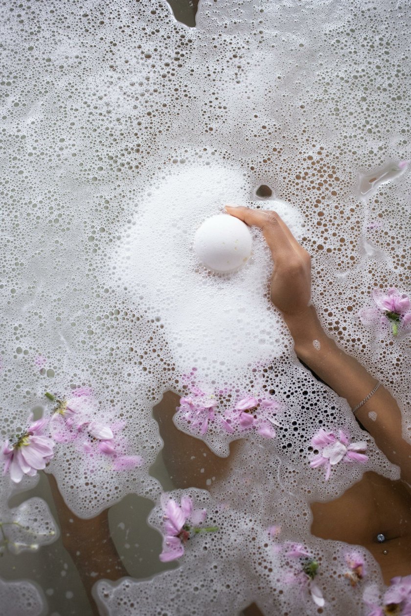 12 Best Bathtub Photoshoot Ideas For Stunning Photos | Skylum Blog(3)