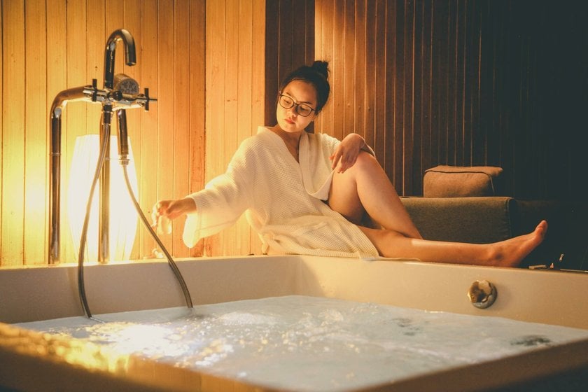 12 Best Bathtub Photoshoot Ideas For Stunning Photos | Skylum Blog(5)
