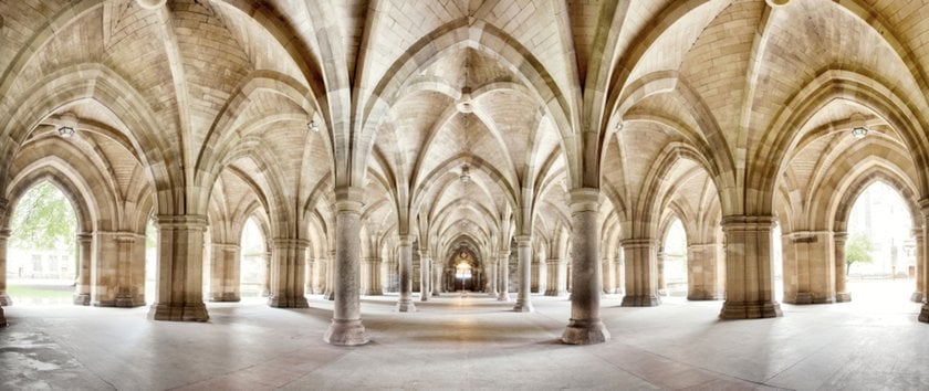 Photo of the building's arches | Skylum Blog