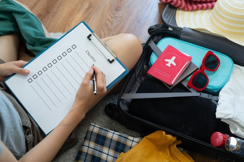 Travel Checklist 2024: Ultimate Packing List for Travellers | Skylum Blog(2)
