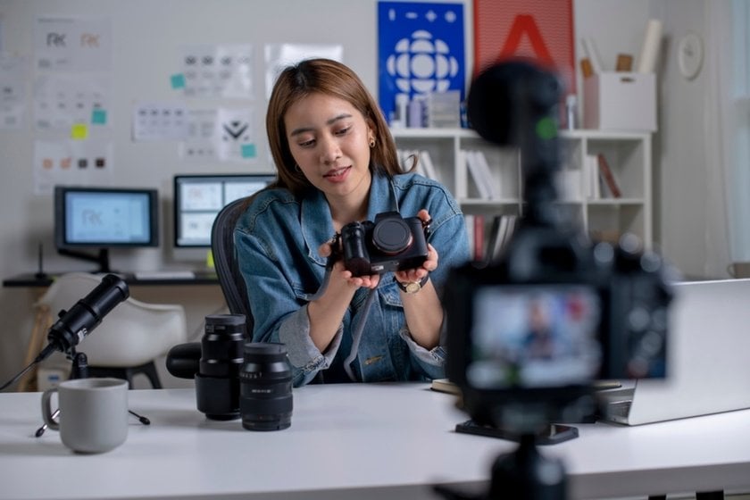 Photographer shoots a video blog | Skylum Blog