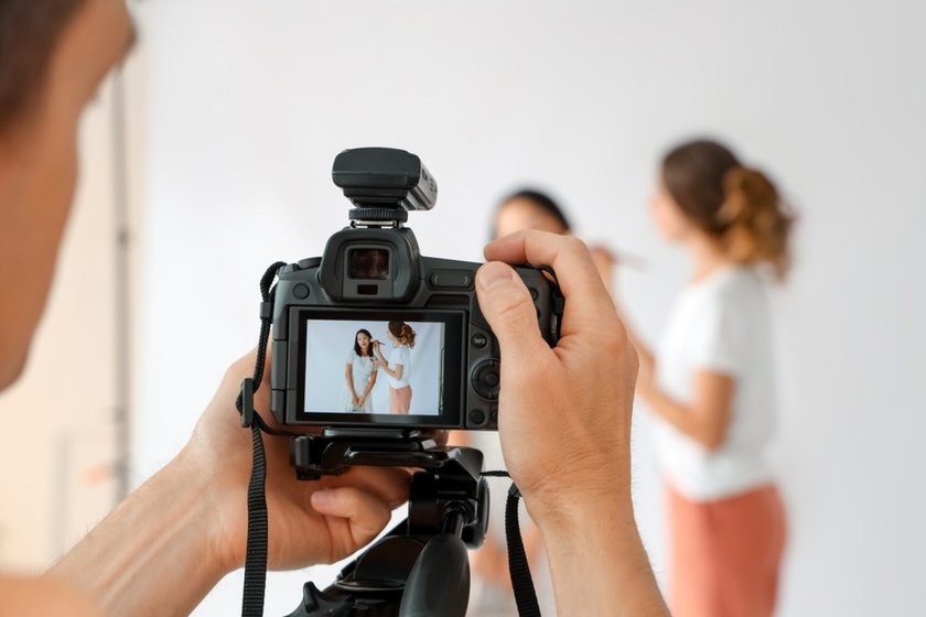 How to Look Good in Pictures: Photographer Tips for Camera | Skylum Blog(4)