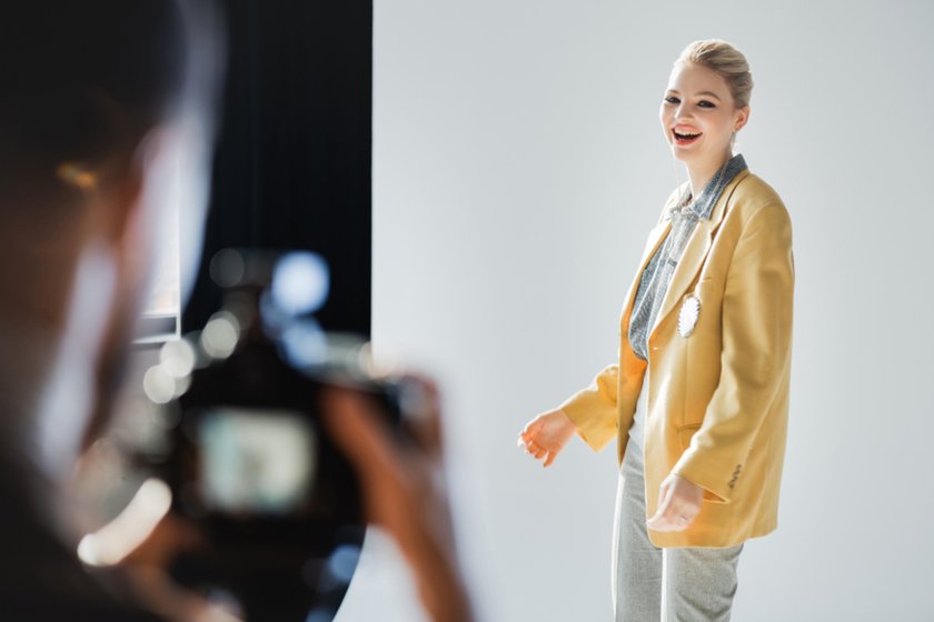 How to Look Good in Pictures: Photographer Tips for Camera | Skylum Blog(3)