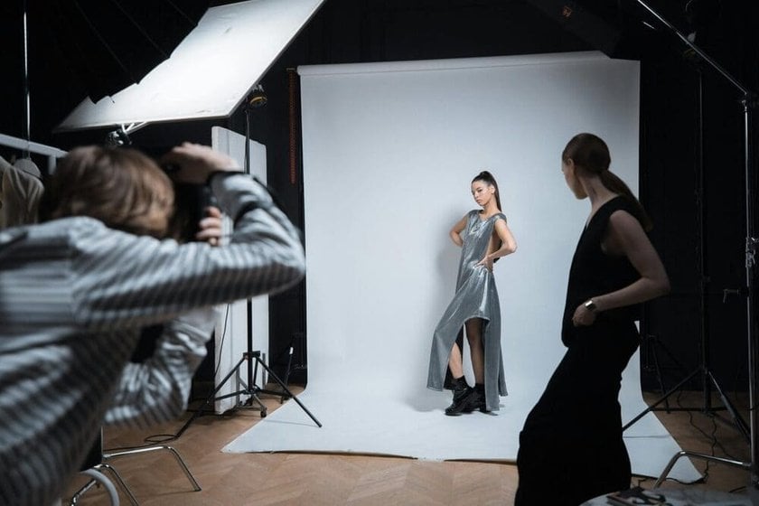 Model Posing in the Studio for a Portfolio | Skylum Blog