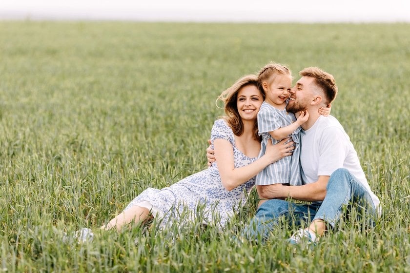 Family Portrait Poses And Ideas From Classic To Fun | Skylum Blog(4)