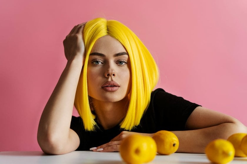 Beautiful Girl with Lemons Highlighting the Yellow Color | Skylum Blog