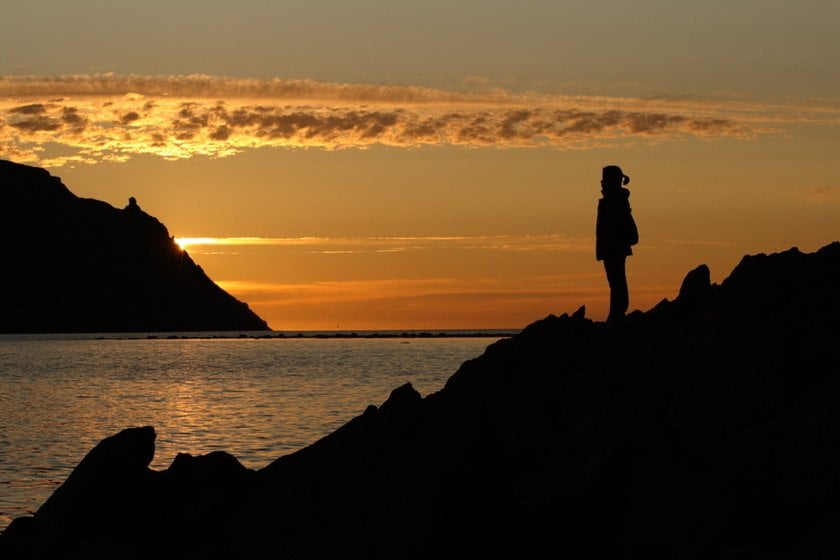 Photo of a girl at sunset using the rule of thirds | Skylum Blog