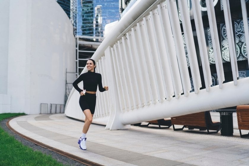 Running girl by the rule of thirds | Skylum Blog