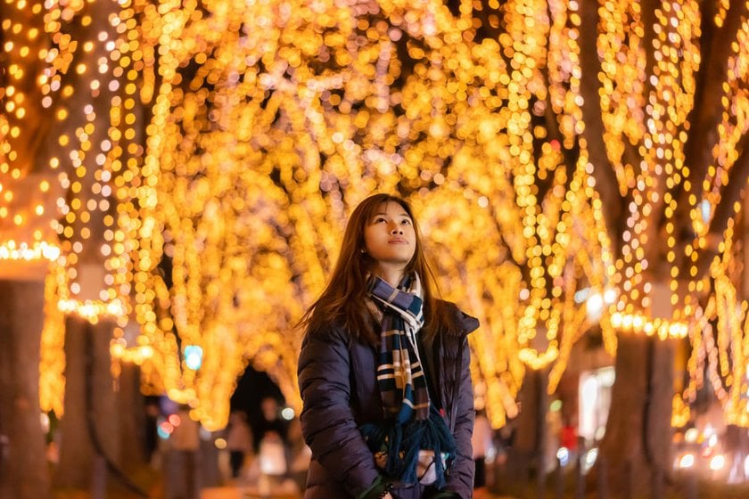 Photo of a Girl Among Holiday Lights | Skylum Blog