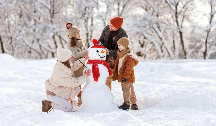 Happy Family Building a Snowman | Skylum Blog