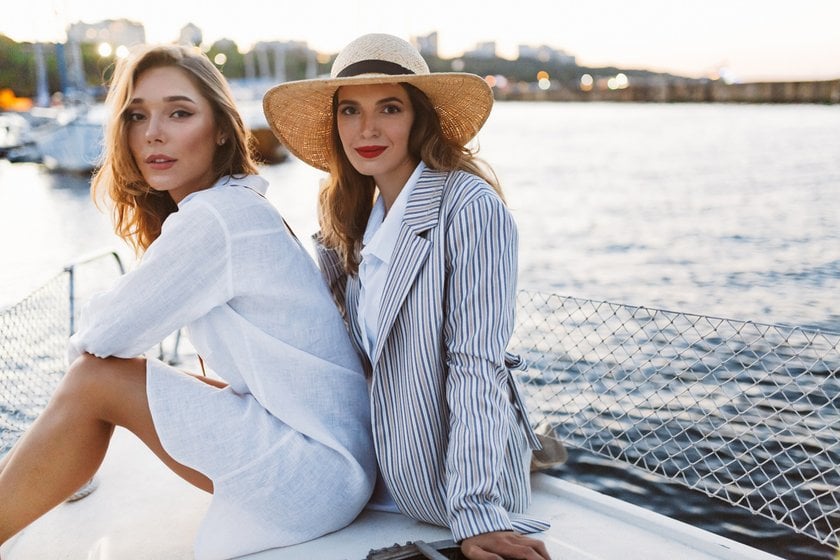 What To Wear For A Photoshoot: Best Outfit Styles | Skylum Blog(15)