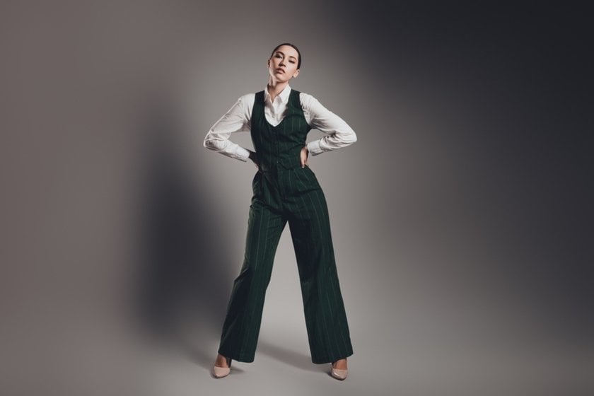What To Wear For A Photoshoot: Best Outfit Styles | Skylum Blog(22)