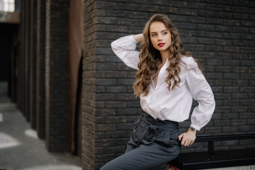 What To Wear For A Photoshoot: Best Outfit Styles | Skylum Blog(21)