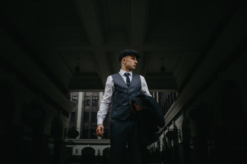 What To Wear For A Photoshoot: Best Outfit Styles | Skylum Blog(35)
