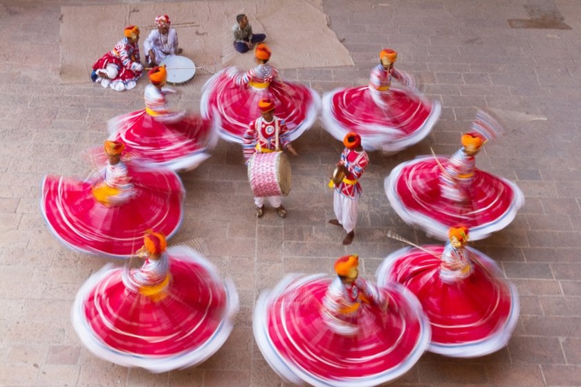 Long exposure photos of dancers in skirts | Skylum Blog
