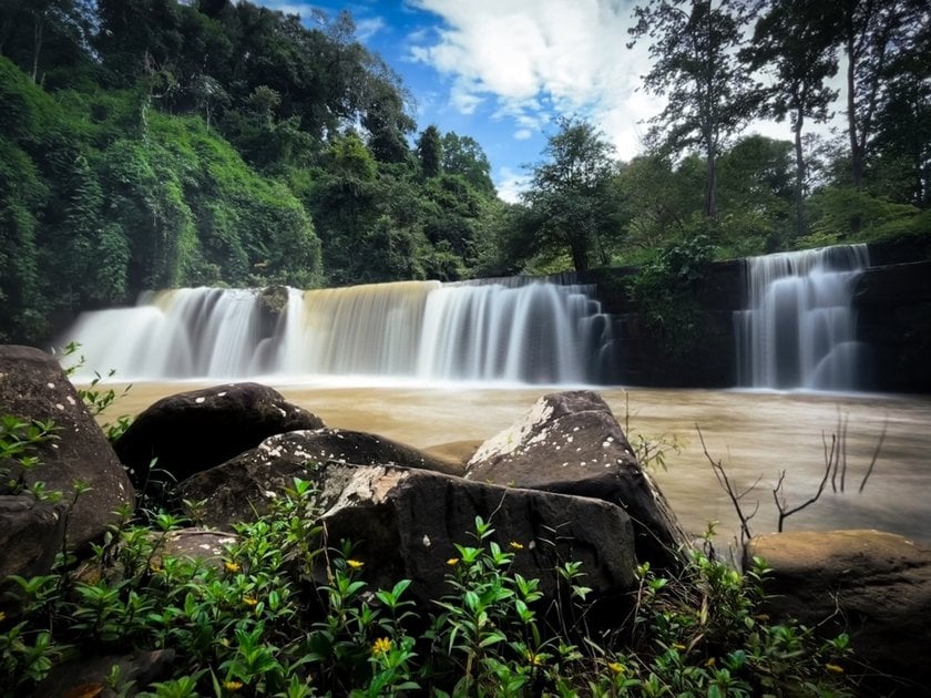 Long exposure waterfall with rocks in the foreground | Skylum Blog