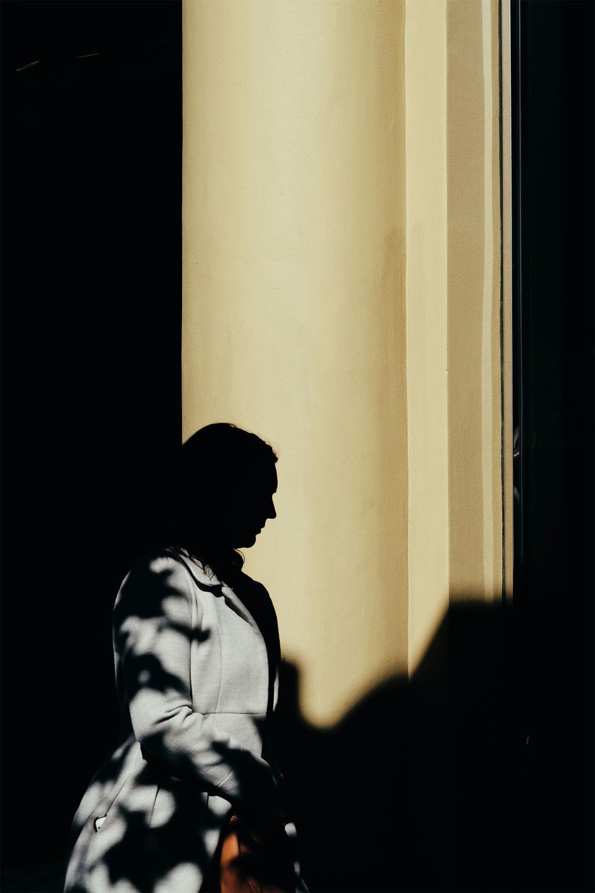 35mm vs 50mm Street Photography: Choosing the Best | Skylum Blog(4)