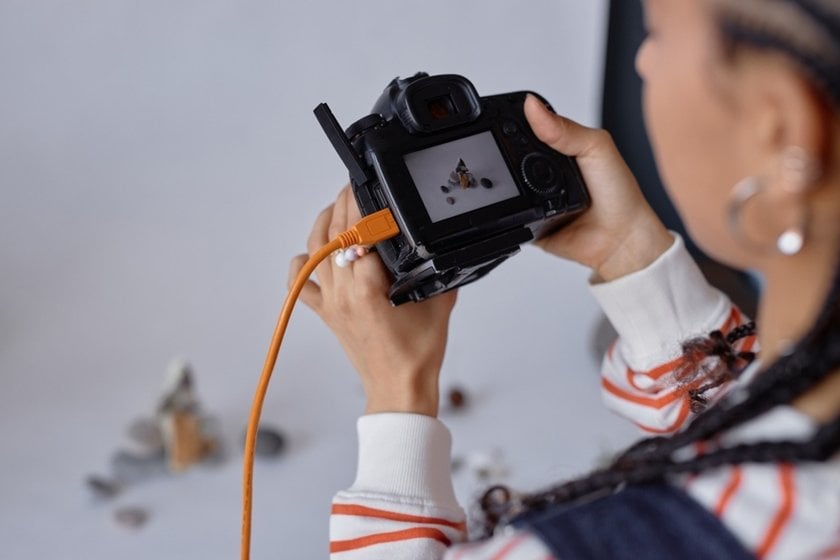 Photographer with a camera | Skylum Blog