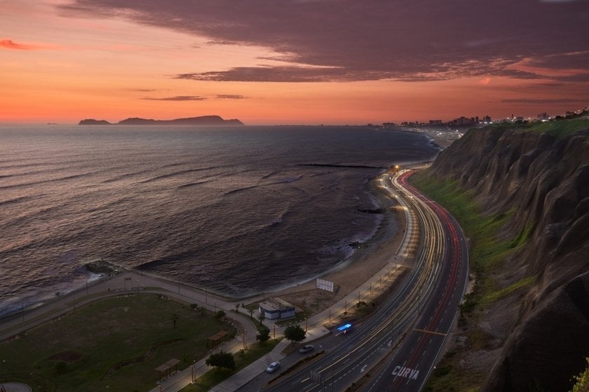 Aerial photos of the ocean road and mountains | Skylum Blog