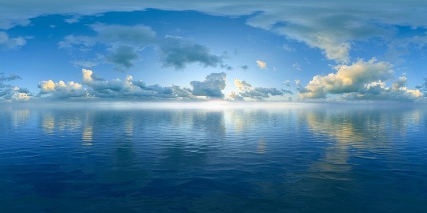 Reflection of clouds in the ocean | Skylum Blog