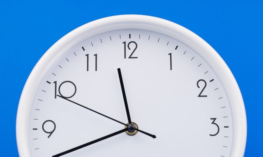 White wall clock | Skylum Blog