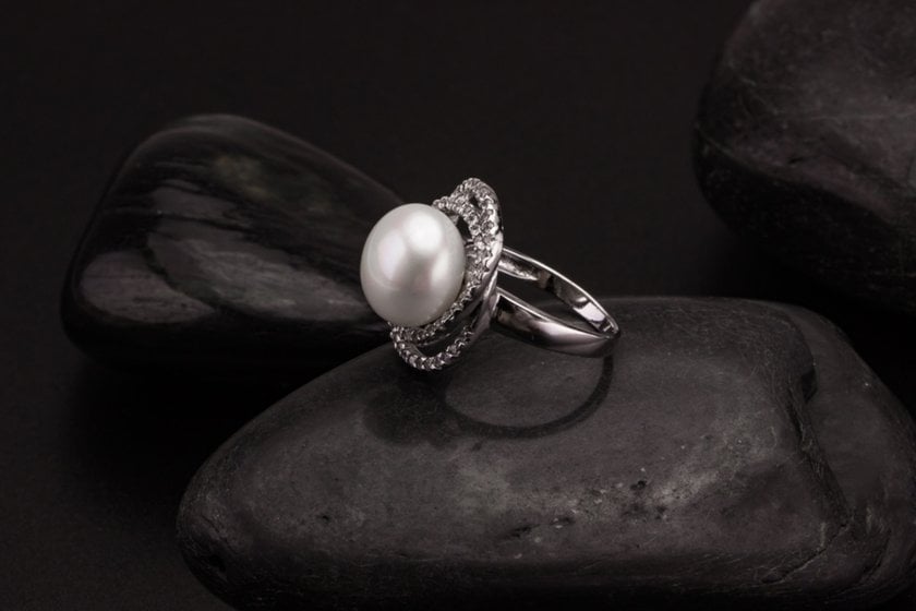 Ring with pearls on stones | Skylum Blog