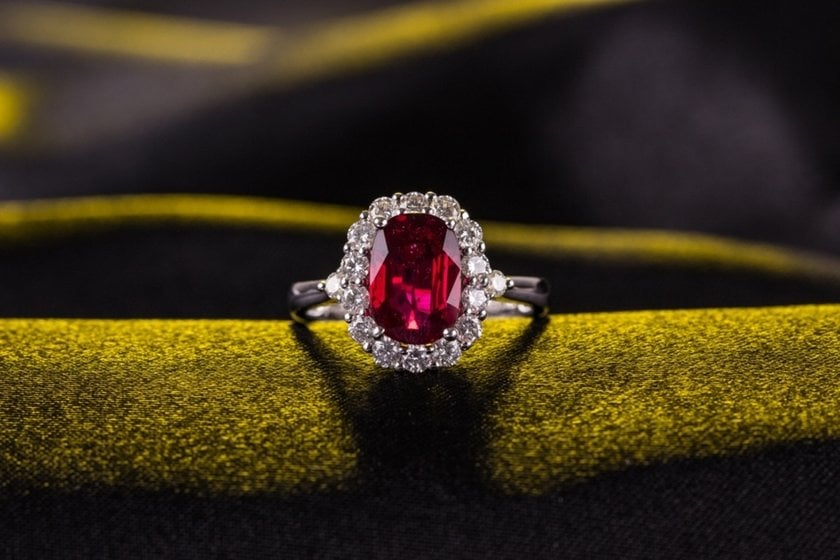 Photo of the ring with backlighting | Skylum Blog