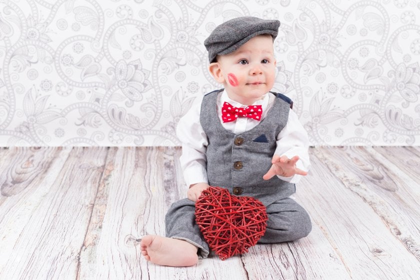 A baby in a suit and holding a heart in his hands | Skylum Blog