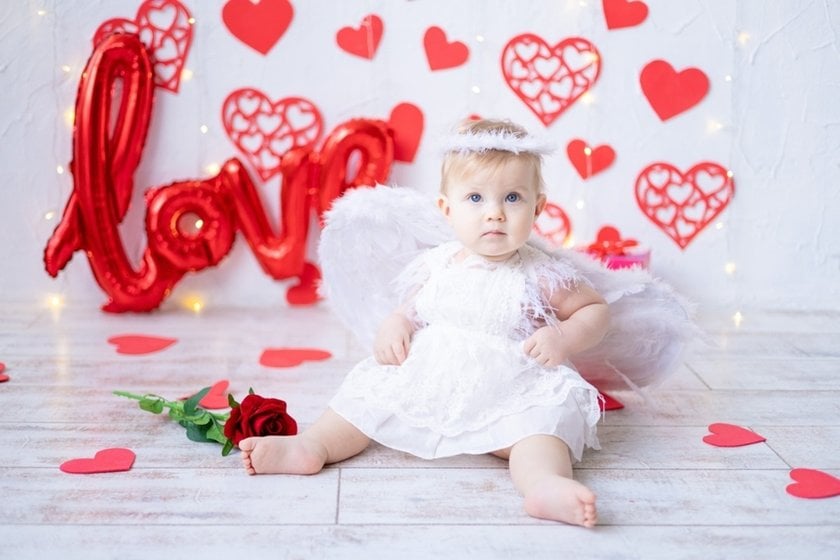 Baby girl in an angel costume | Skylum Blog