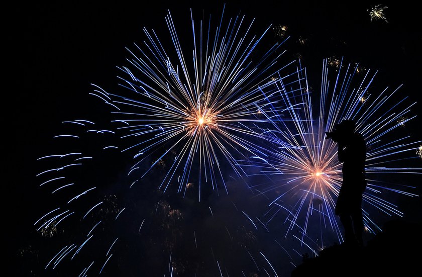 How to Photograph Fireworks: Master Firework Photography | Skylum Blog(8)