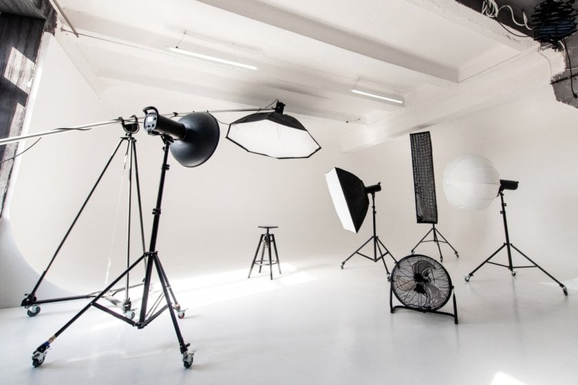 Photo studio with lighting lamps | Skylum Blog
